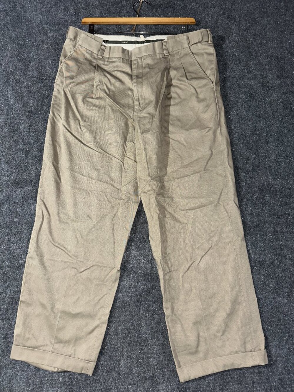 L.L. Bean Pants Mens 38 Tan Cotton Chino Pleated Front Pockets Cuffs Stretch